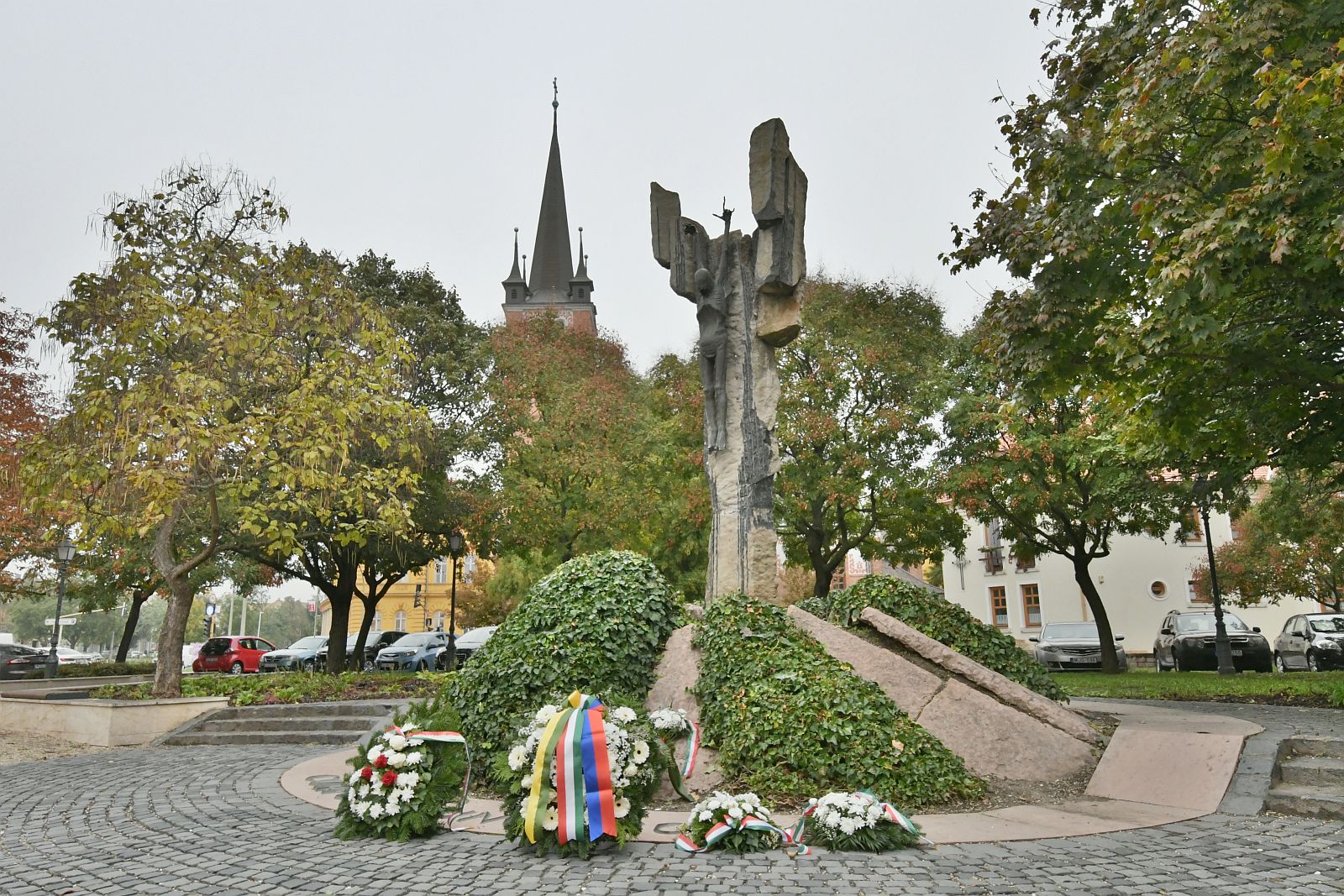 Koszorúzással emlékeztek az aradi vértanúkra Székesfehérváron